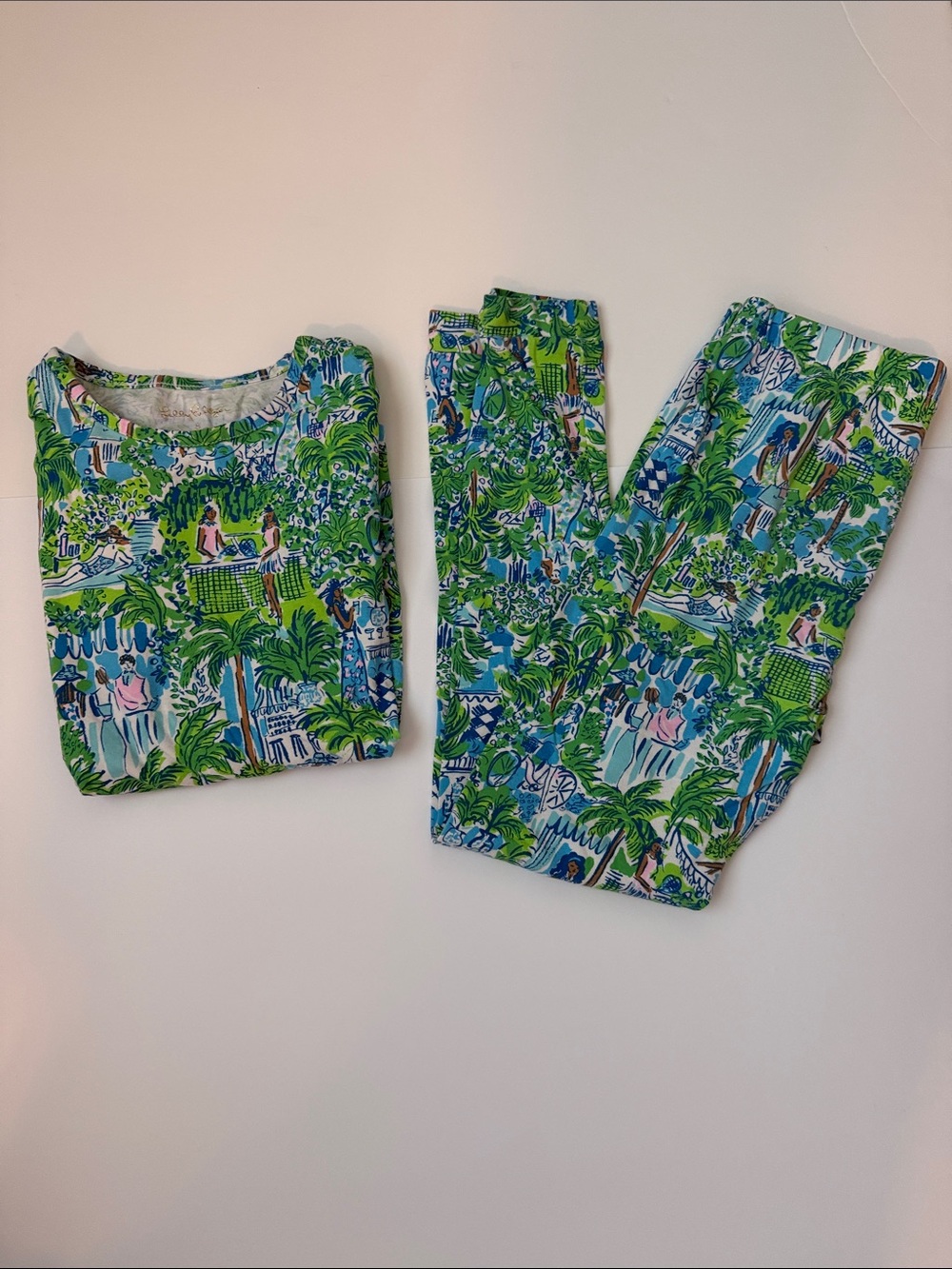 Lilly Pulitzer Kids Pajama Set in print Sprout Green Lilly on Holiday